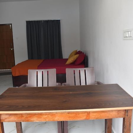 Gundappa Cafe Gokarna Kudle Beach エクステリア 写真
