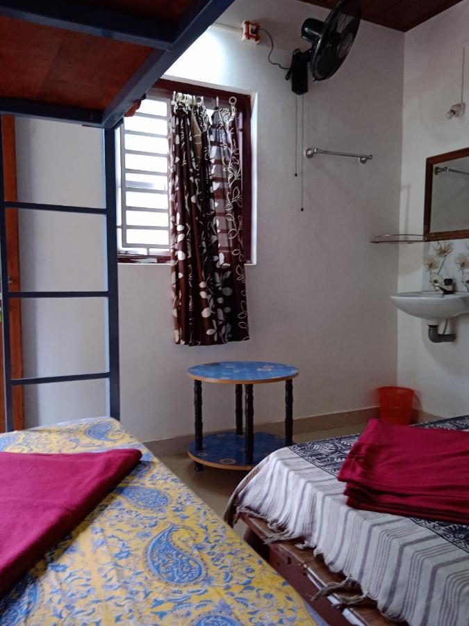 Gundappa Cafe Gokarna Kudle Beach エクステリア 写真