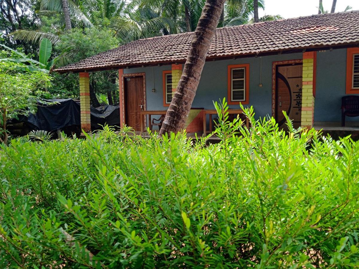Gundappa Cafe Gokarna Kudle Beach エクステリア 写真